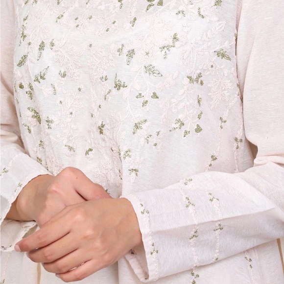 Elegant and lovely three piece Pakistani suit - Picture 2 of 8